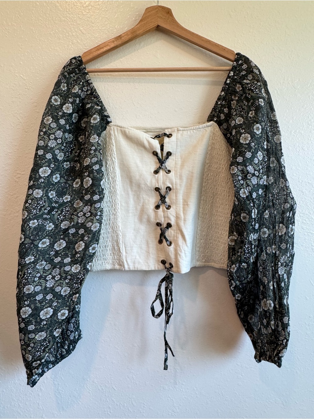 Anthropologie x Forever That Girl Smoked  FloralBalloon-Sleeve Lace Top | Size L - Picture 7 of 16